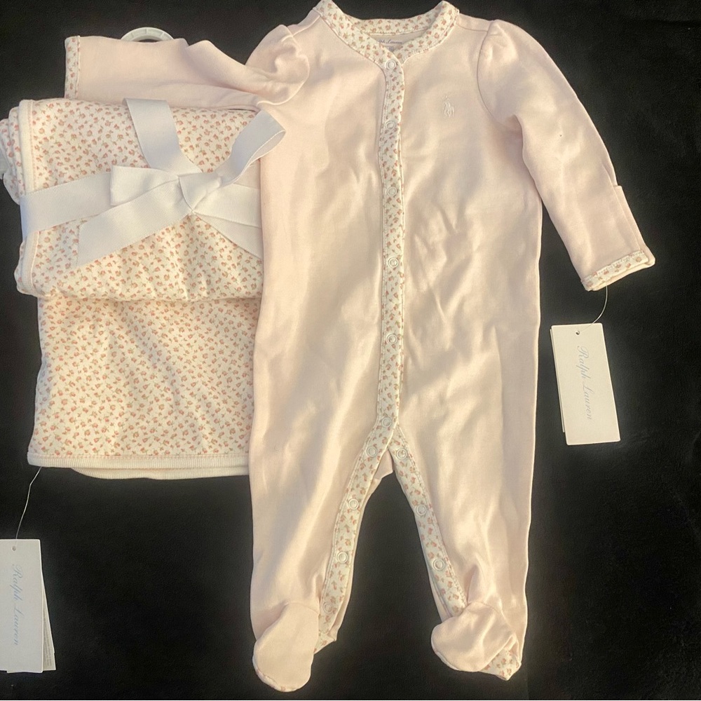 Ralph Lauren
Reversible Printed Receiving Blanket and matching sleeper